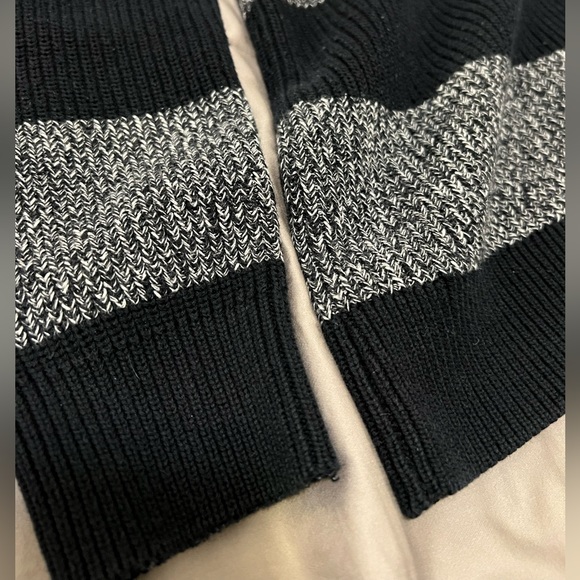 Textured blue striped crewneck sweater - Picture 4 of 5